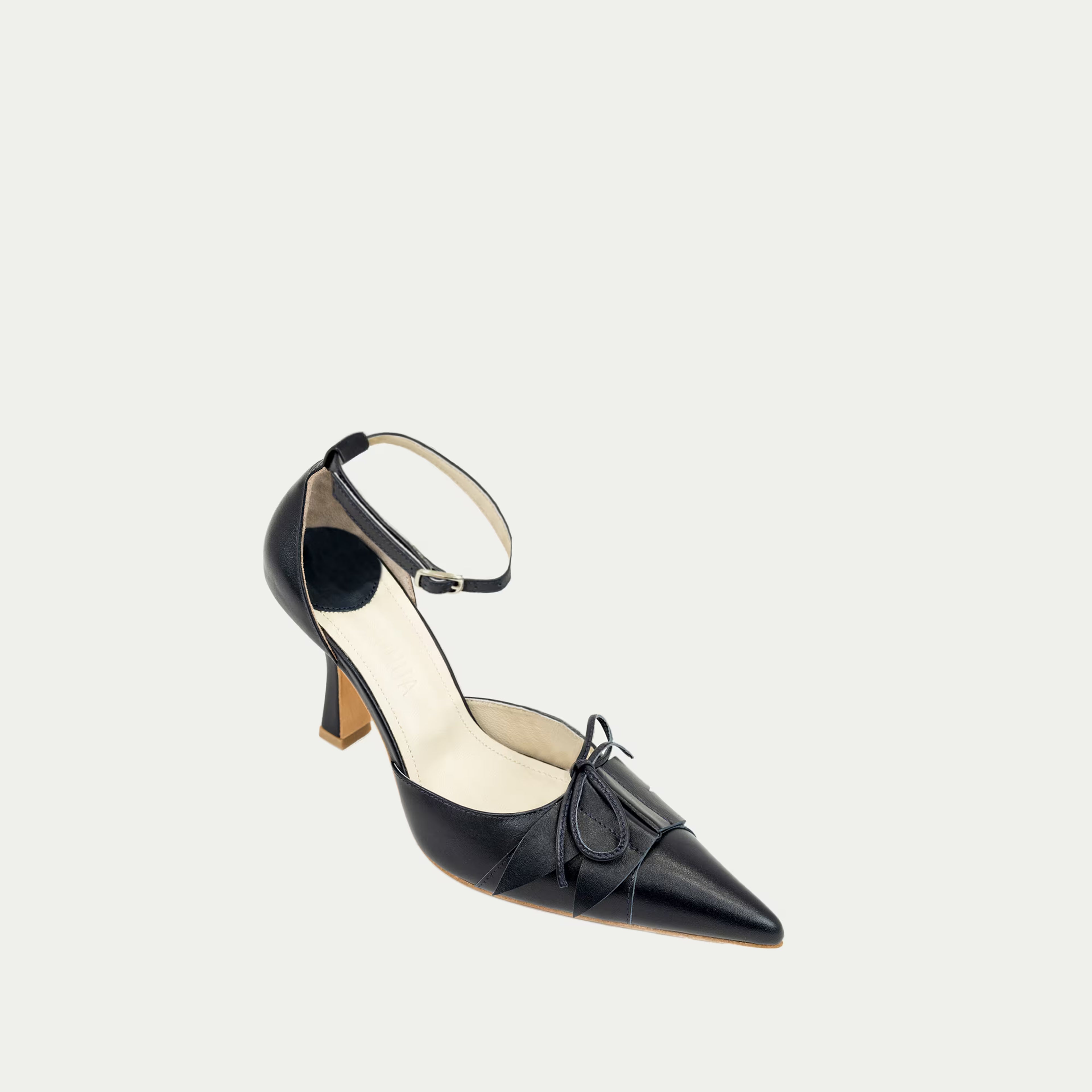 HUHUA Dragonfly handcrafted leather pumps 3/4 view Onyx