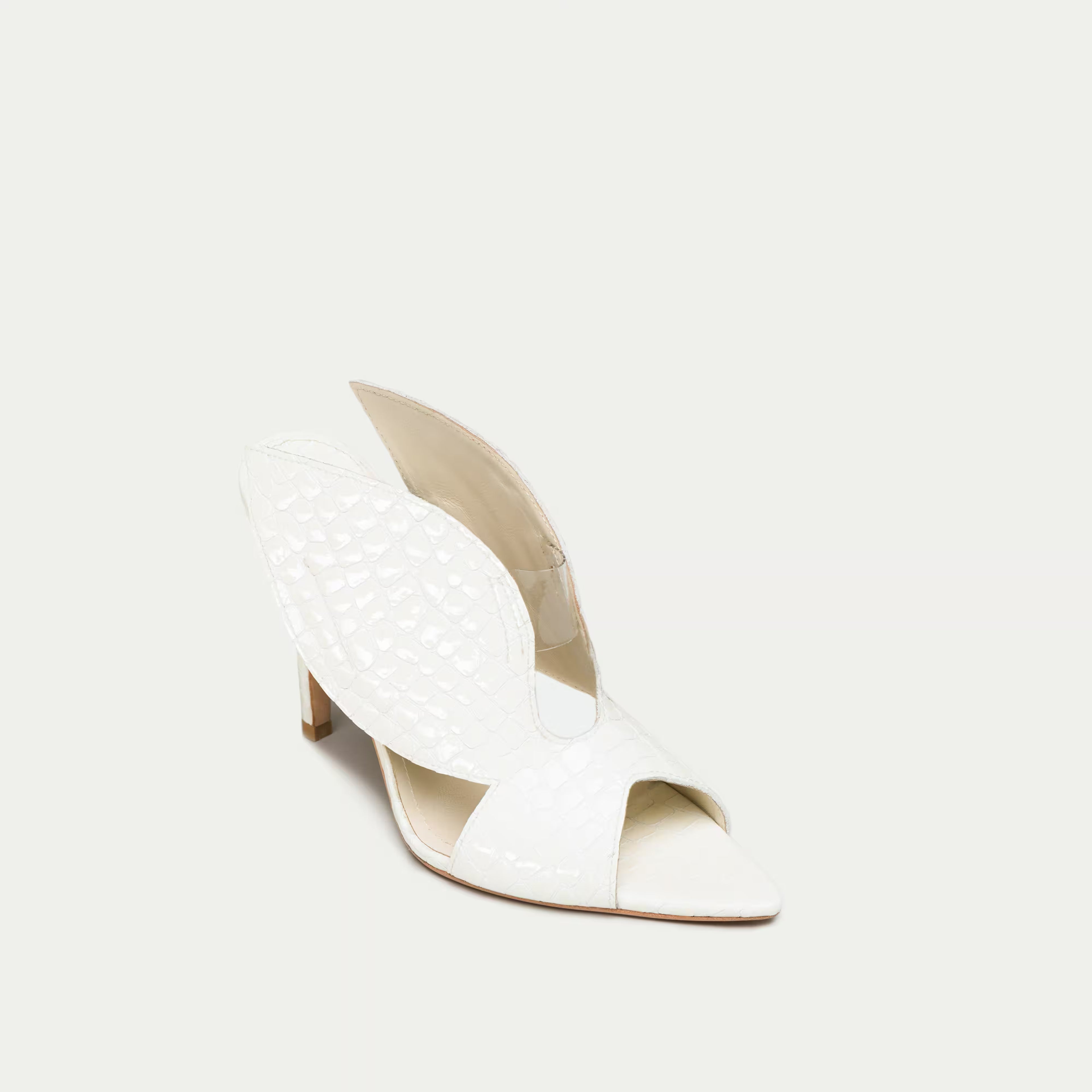 HUHUA BUTTERFLY handcrafted leather pumps 3/4 view Ivory