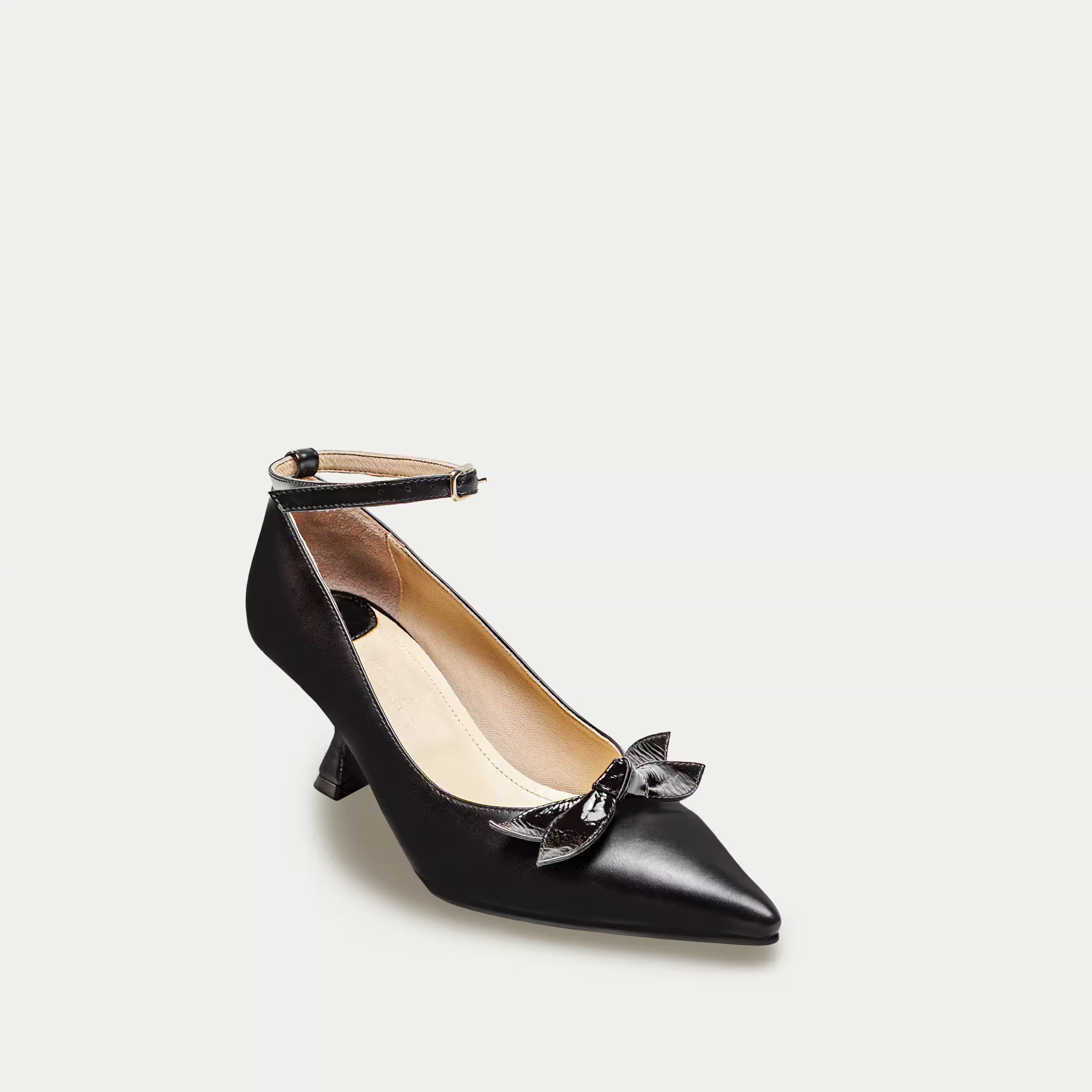 HUHUA Tiea handcrafted women's leather pumps 3/4 view Onyx