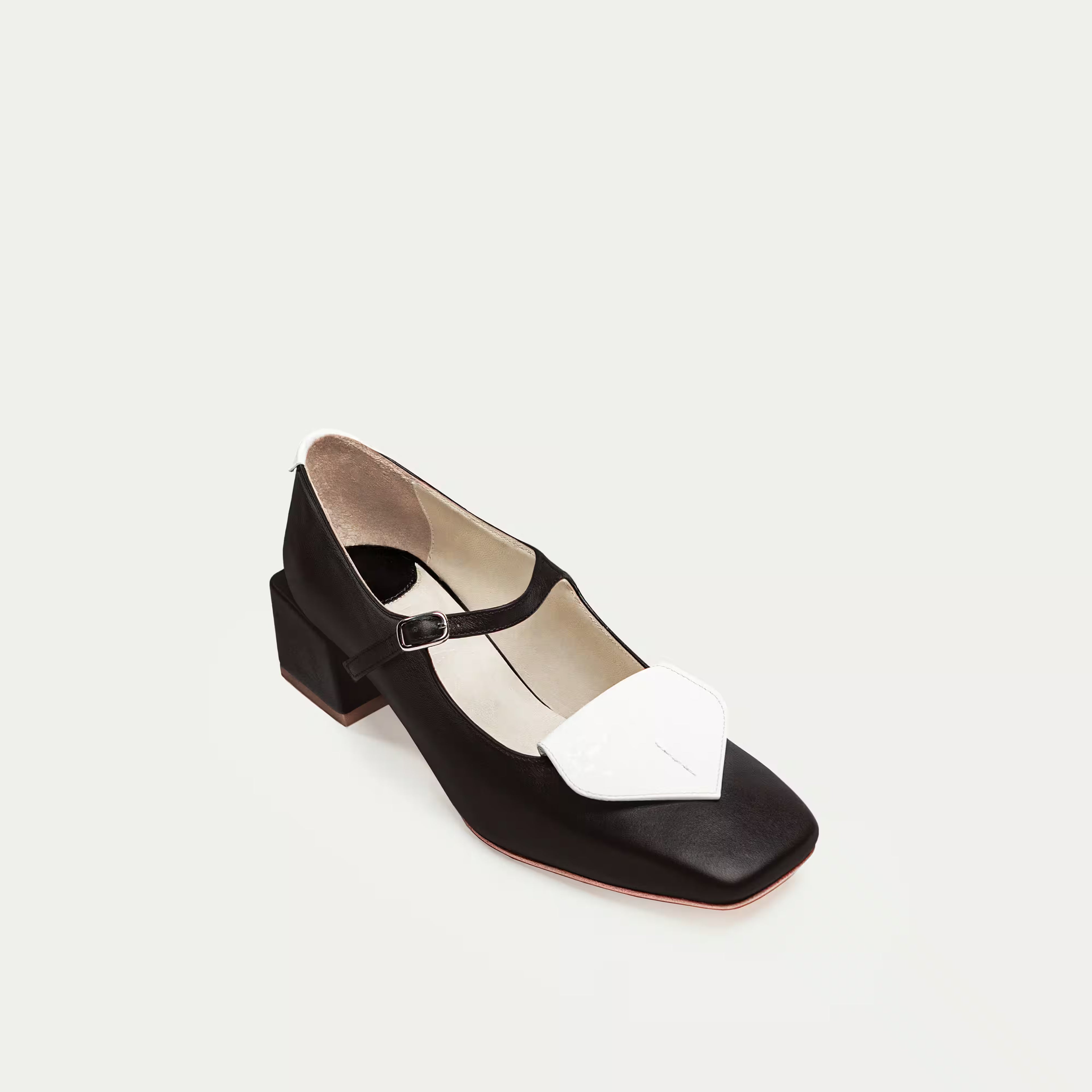 HUHUA BLOSOME handcrafted women's leather pumps 3/4 view Cream
